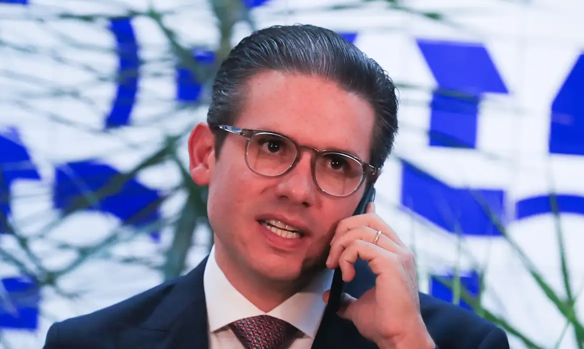 Proposta que acaba com jornada de trabalho 6×1 avança na Câmara